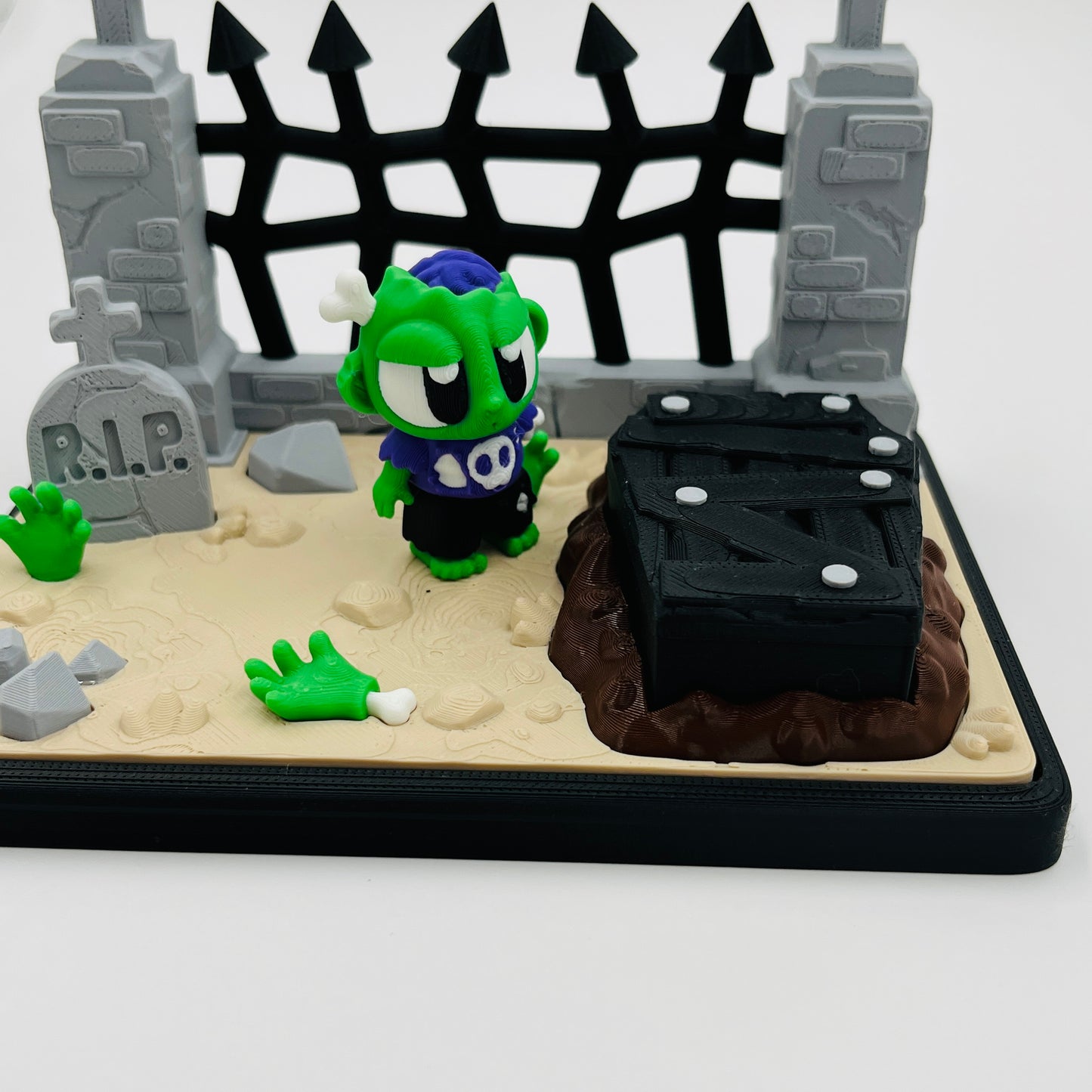 Zombie Graveyard Diorama with Coffin & Accessories – 3D_Flexi_Forge