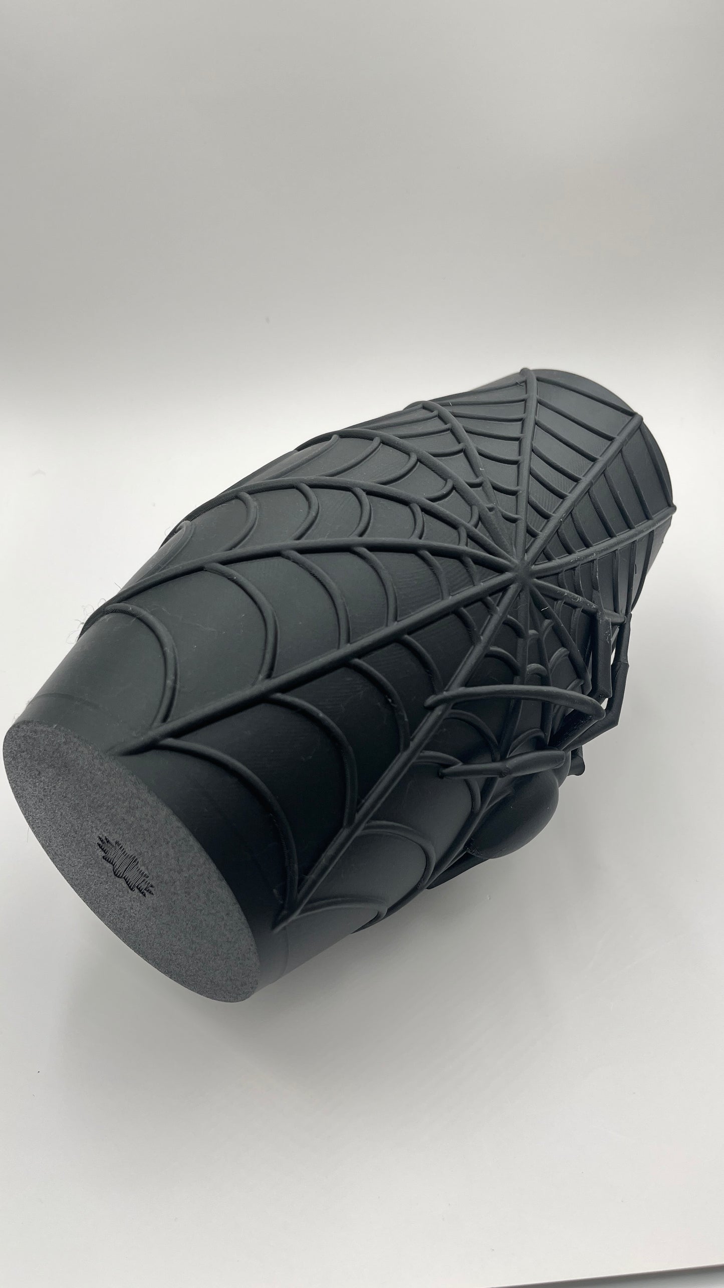 Spider Web Vase — Matte Black