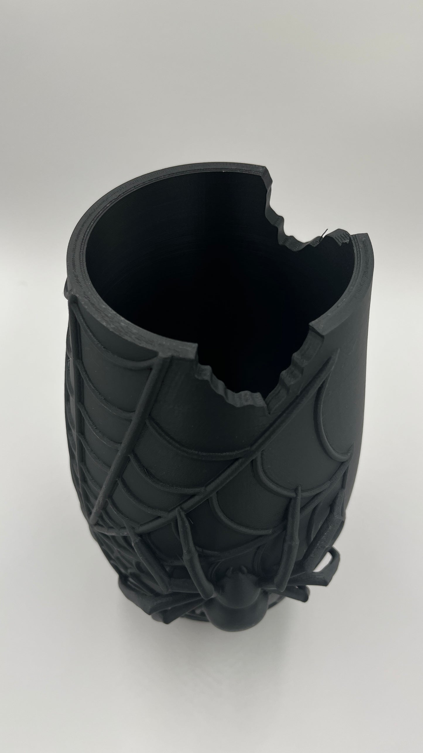 Spider Web Vase — Matte Black