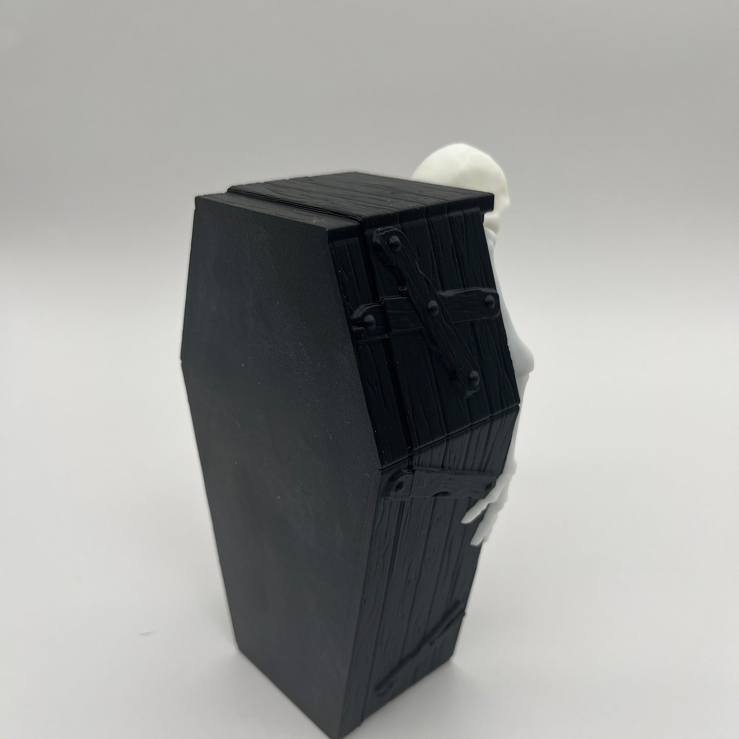 DeathTub Candy Holder – Halloween Skeleton Coffin Décor