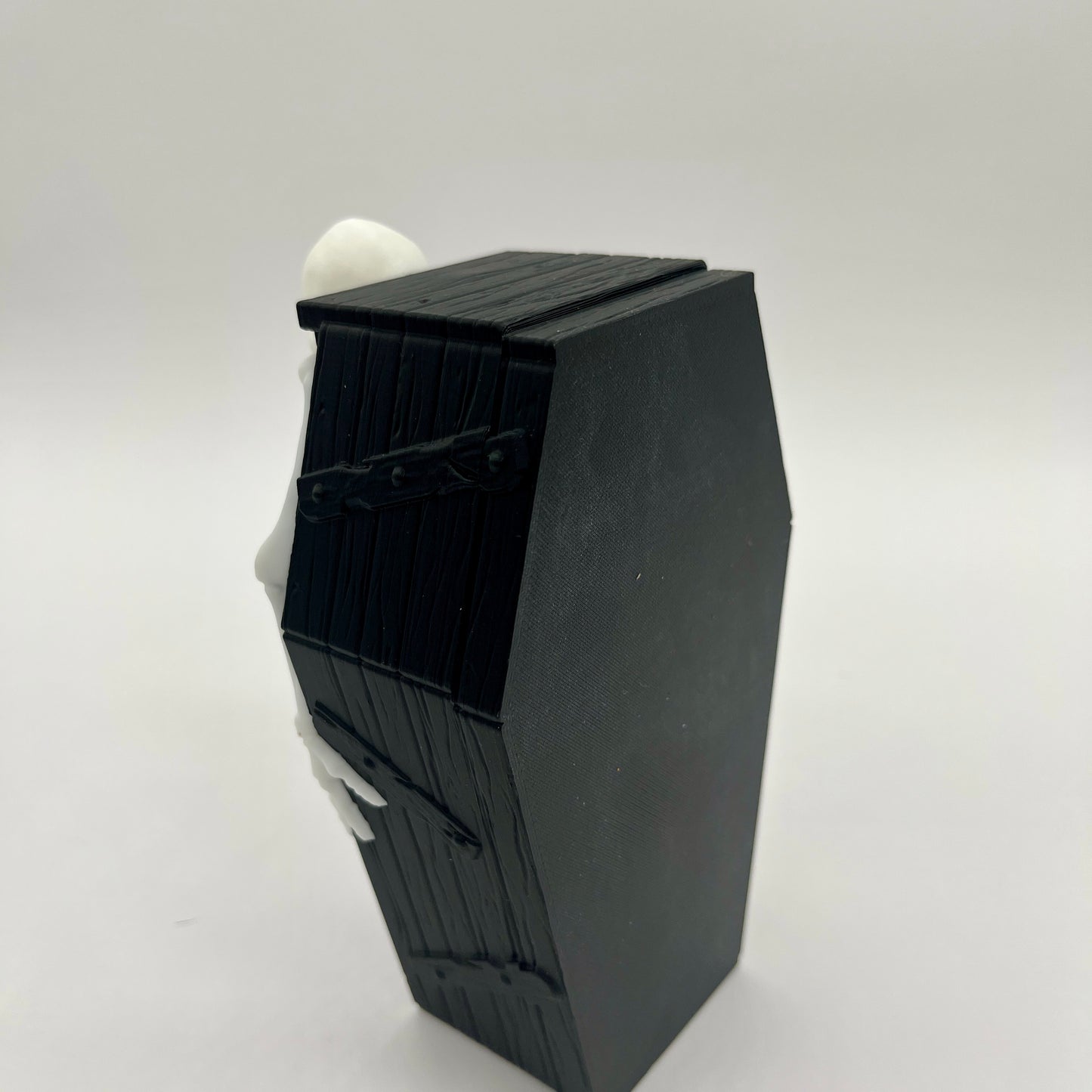 DeathTub Candy Holder – Halloween Skeleton Coffin Décor
