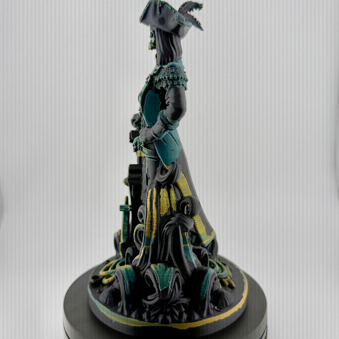 Pirate Queen Skeleton Home Decor Statue – Gothic Nautical Decor