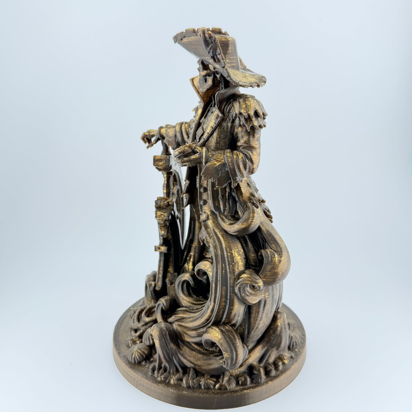 Undead Pirate Captain – Gothic Nautical Décor Statue