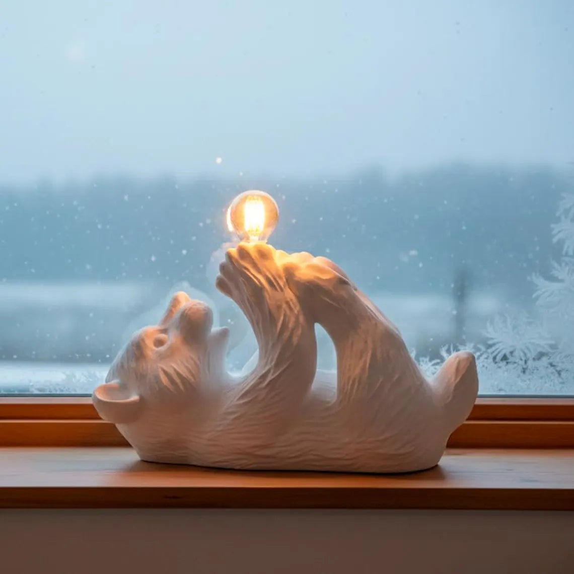 Cozy Bear Table Lamp – Sculptural Animal Bedside Light