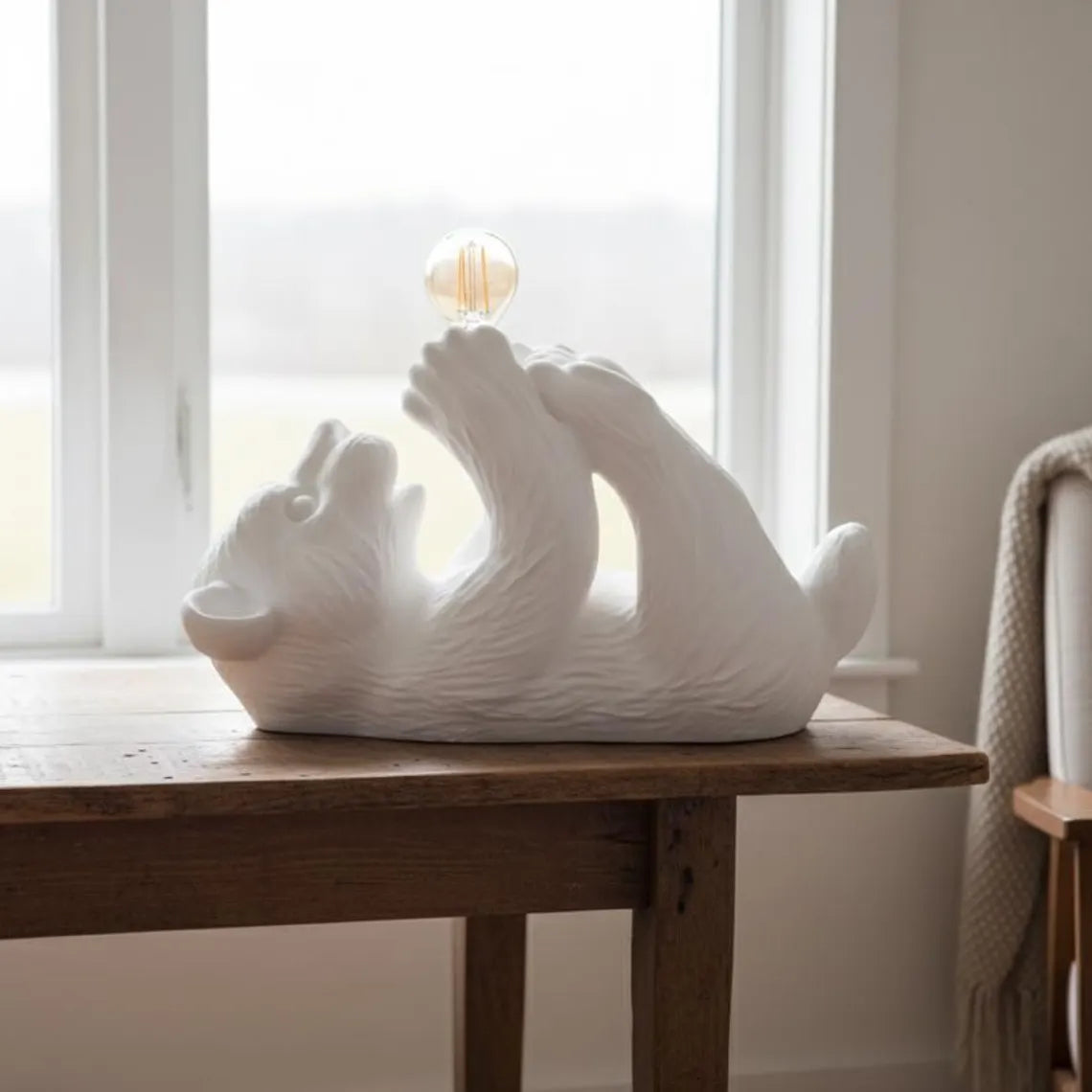 Cozy Bear Table Lamp – Sculptural Animal Bedside Light