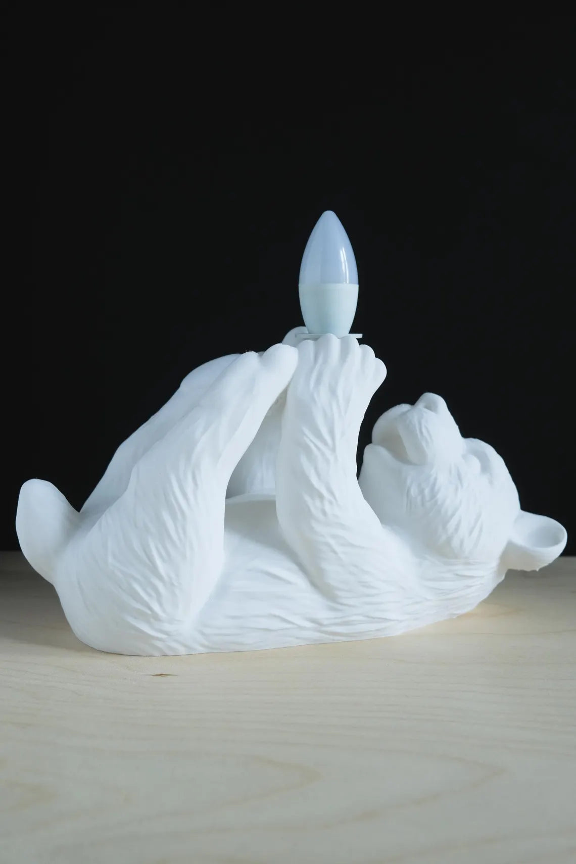 Cozy Bear Table Lamp – Sculptural Animal Bedside Light
