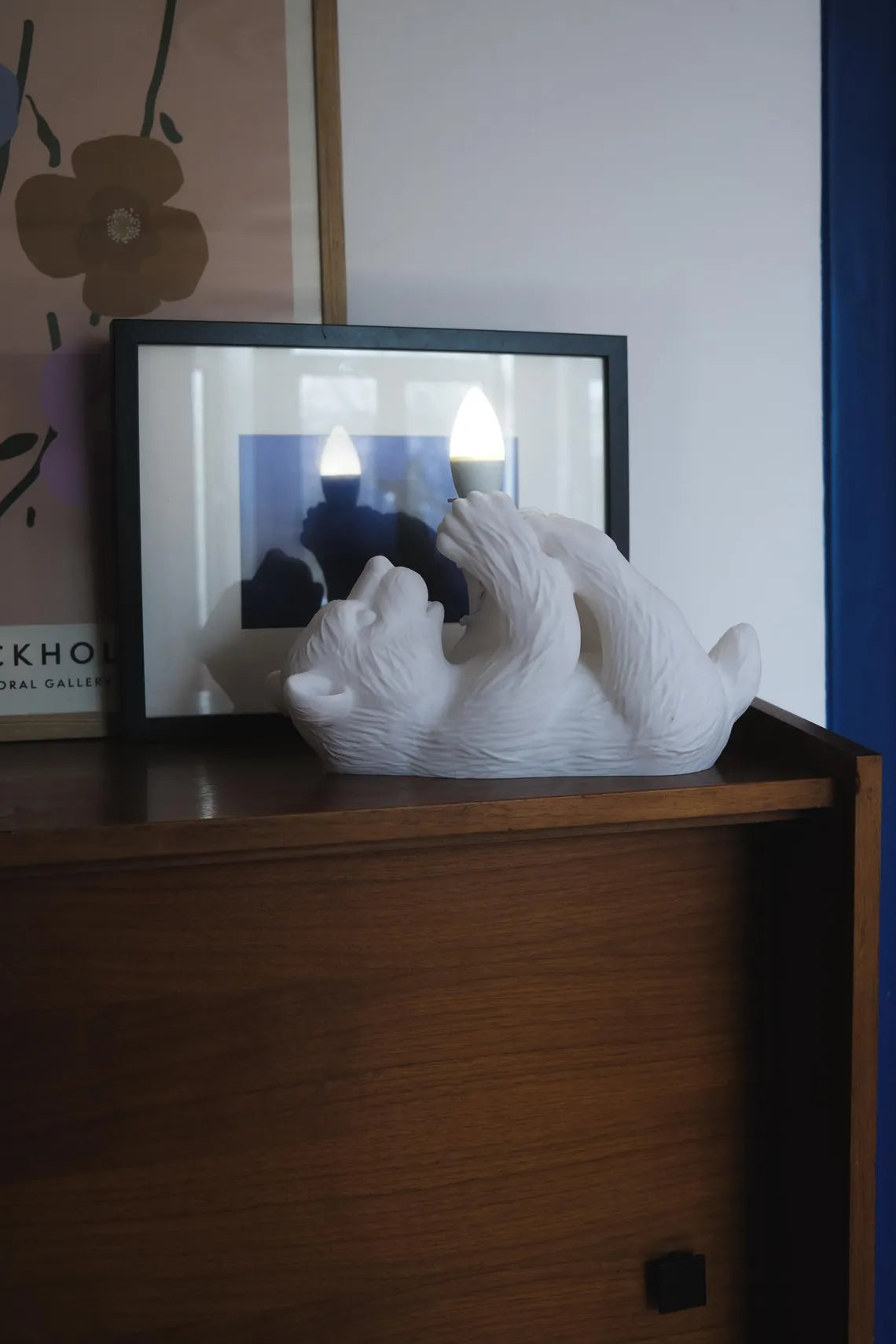 Cozy Bear Table Lamp – Sculptural Animal Bedside Light