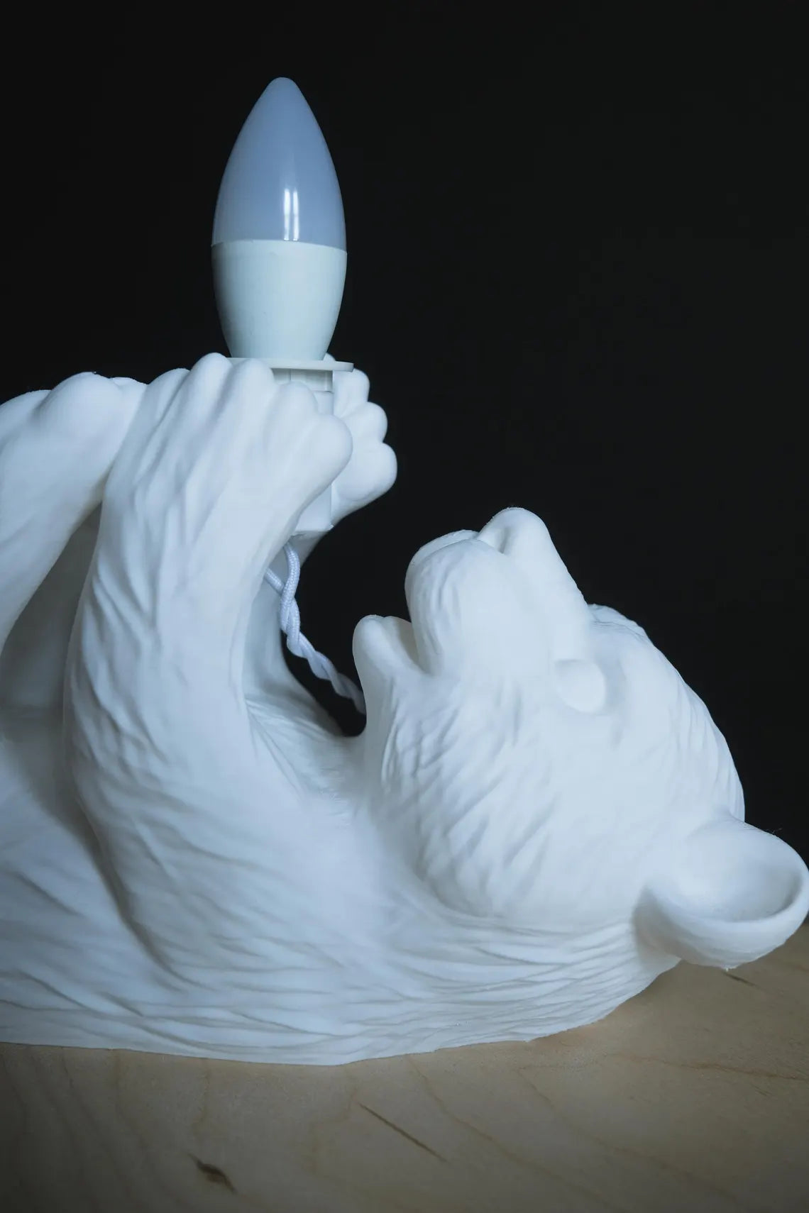 Cozy Bear Table Lamp – Sculptural Animal Bedside Light