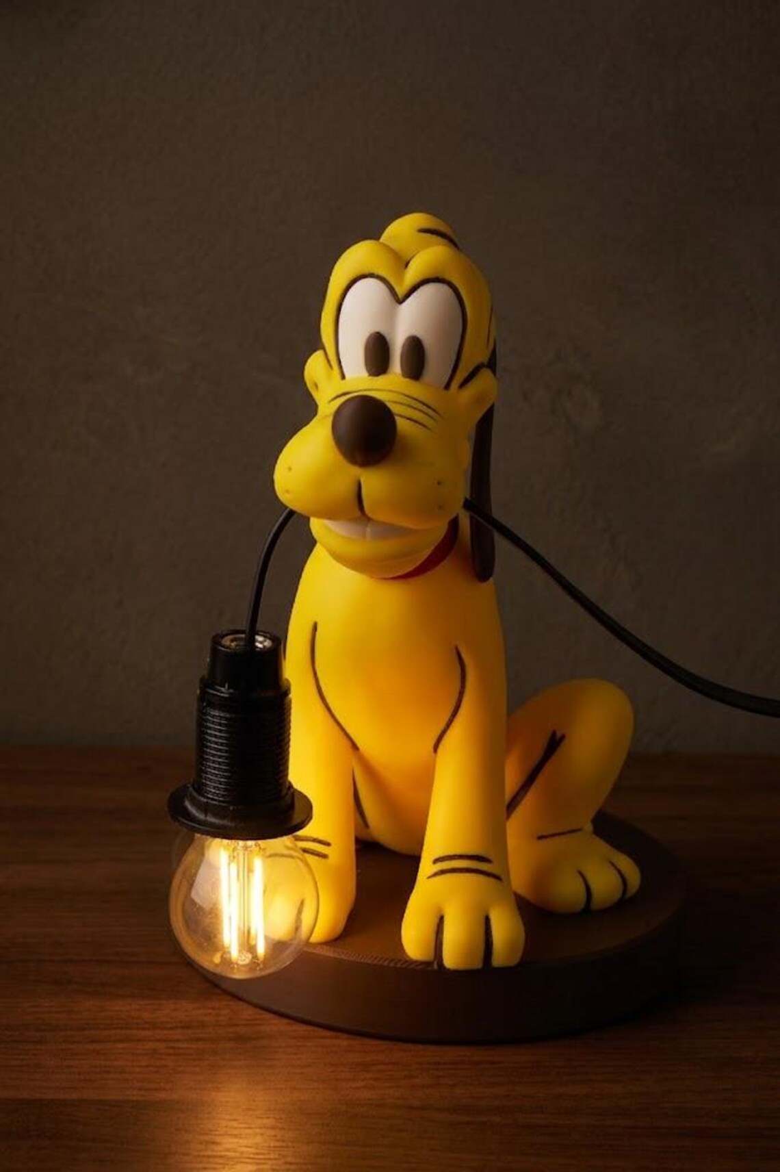 Playful Yellow Dog Table Lamp – Cartoon-Inspired Desk Light