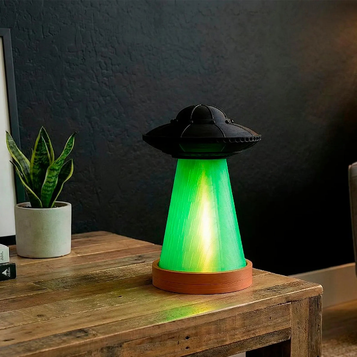 UFO Abduction Beam Table Lamp – Sci-Fi Ambient Light