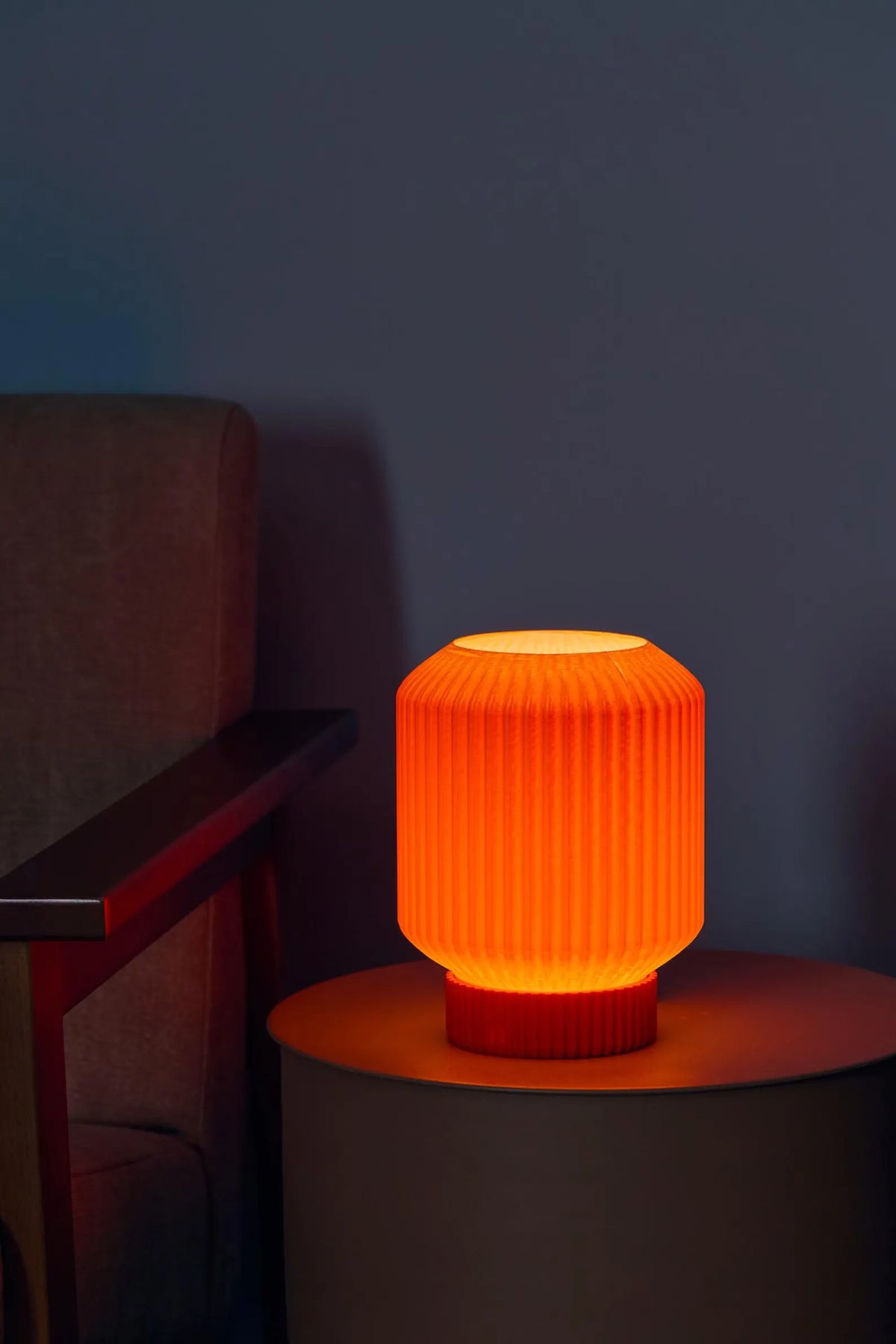 Modern Ribbed Globe Table Lamp – Bedside Ambient Light