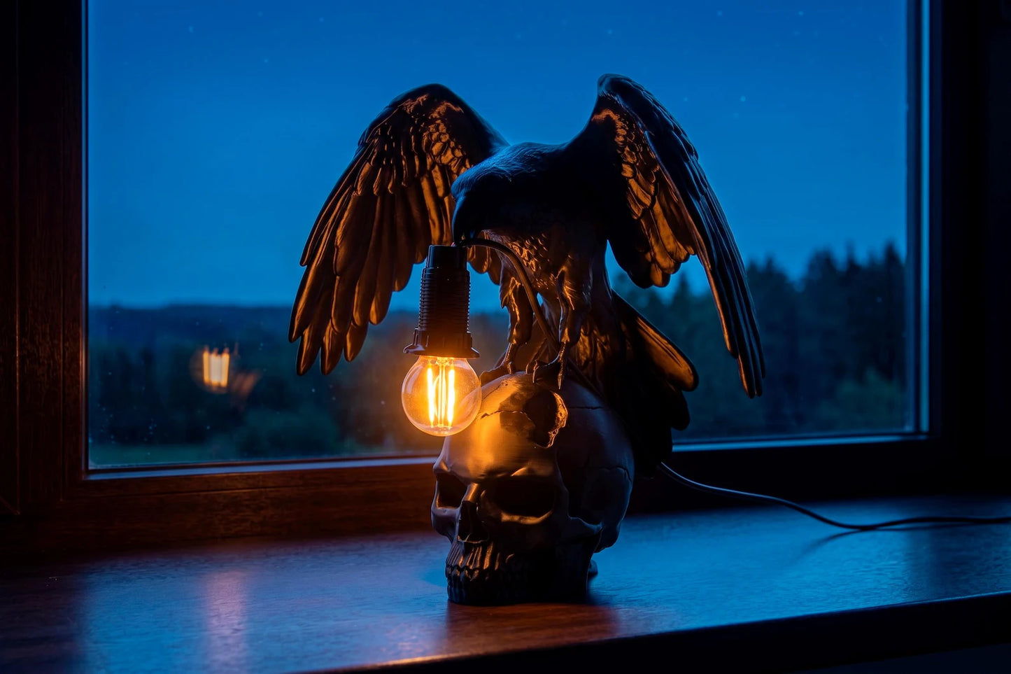 Raven Skull Table Lamp – Gothic Raven Desk Light