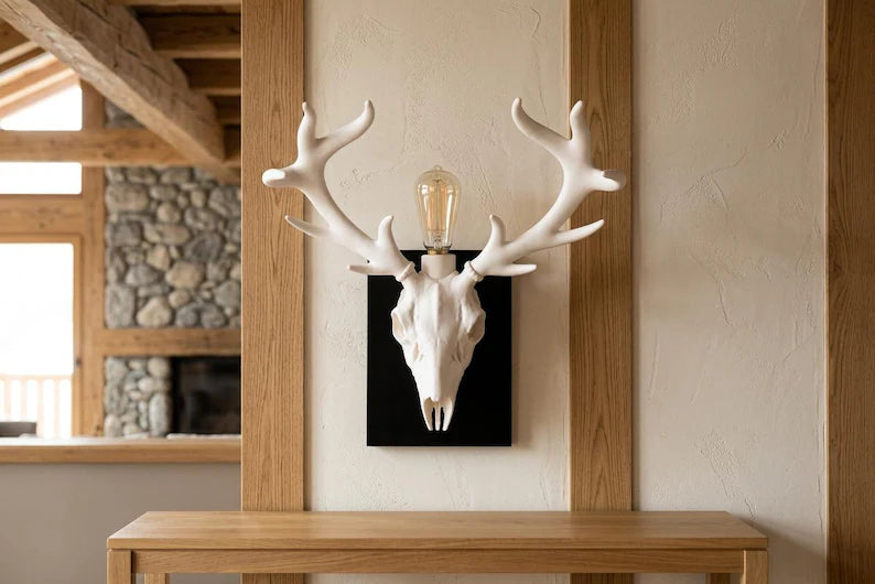 Deer Skull Wall Lamp – Gothic Antler Sconce, Dark Woodland Decor, Handcrafted Sculptural Lighting