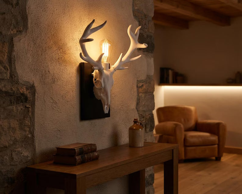 Deer Skull Wall Lamp – Gothic Antler Sconce, Dark Woodland Decor, Handcrafted Sculptural Lighting
