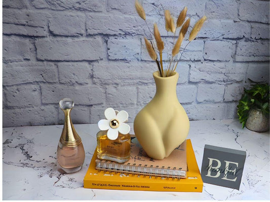 Graceful Curva Vase: Elevate Your Space