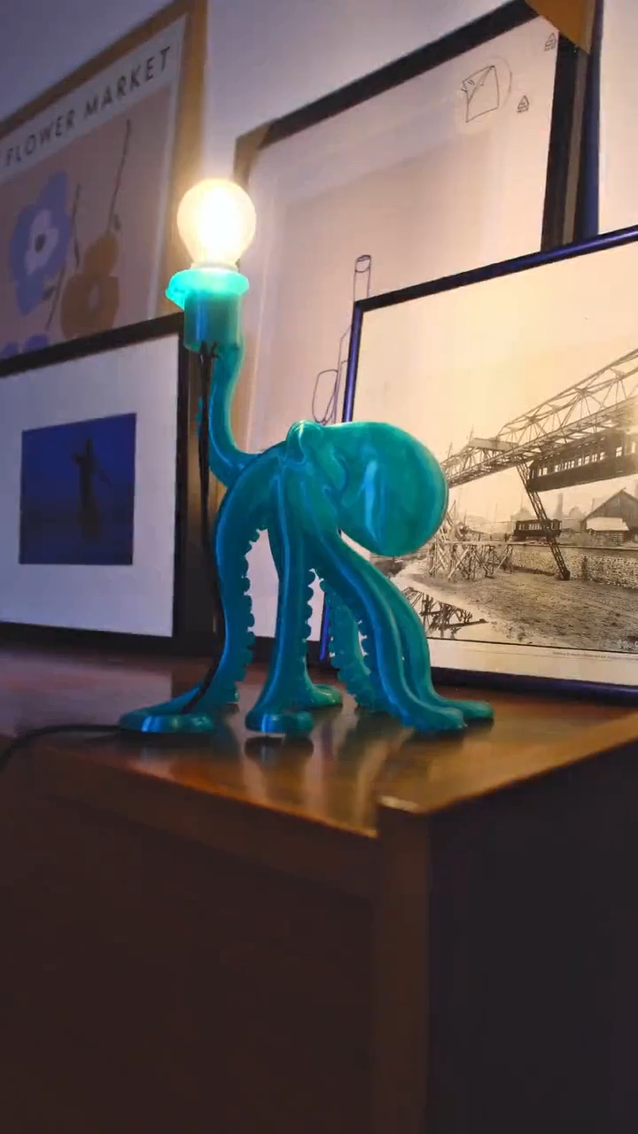 Octopus Table Lamp – Ocean-Inspired Sculptural Desk Light
